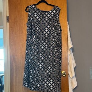 Chic Black and White Geometric Midi Dress